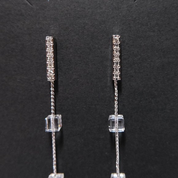 STUNNING Crystal Cube Dangling Earrings - Picture 2 of 3